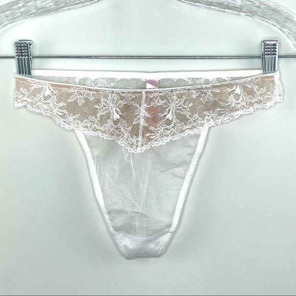 Vintage Victoria Secret White Lace Bra and Throng Panty Lingerie Set Sz 34D/M - Picture 7 of 12